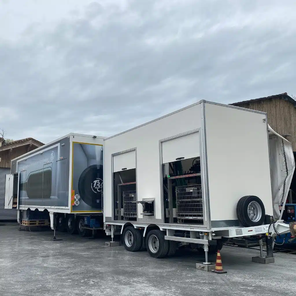 Mise en bouteilles tiré bouché - chateau grand village - camion embouteillage mobile - robot emboxeur- Thierry Bergeon Embouteillage - mise en bouteilles au château - embouteillage mobile